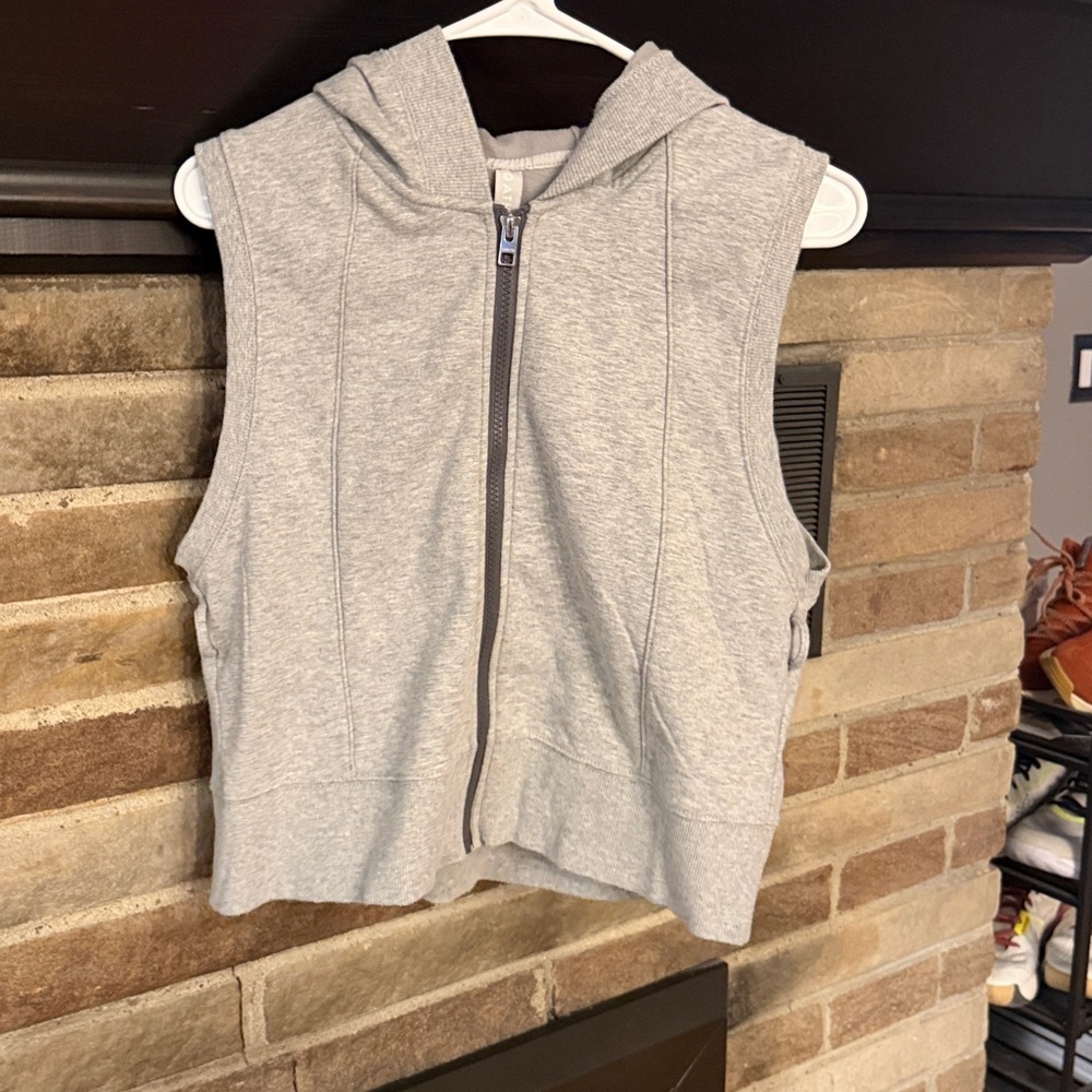 Athleta runners White Denim/ Gray Hoodie vest attachment - women’s size medium - Picture 9 of 10